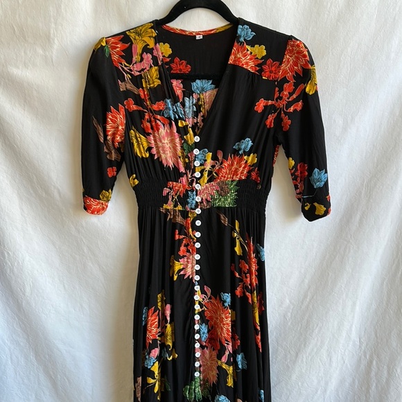 Dresses & Skirts - Black floral button-down short-sleeve rayon dress, size S